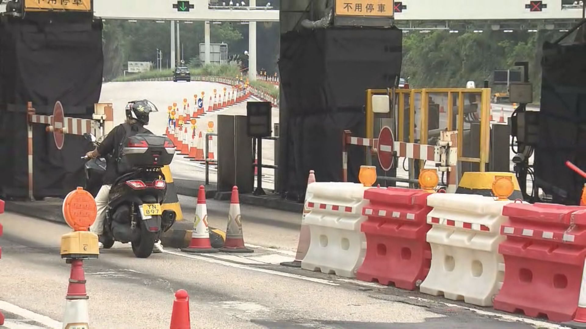 城隧即日起實施易通行 仍有車輛錯入巴士專線