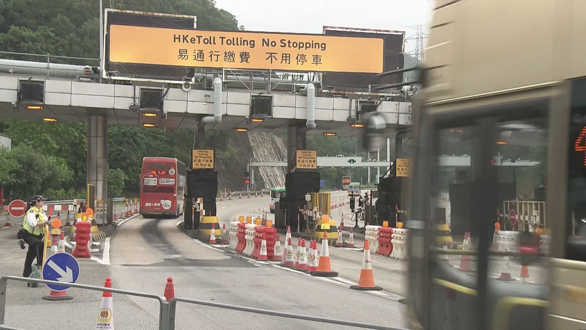 城隧實施易通行首日大致暢順 有車輛錯入巴士專線