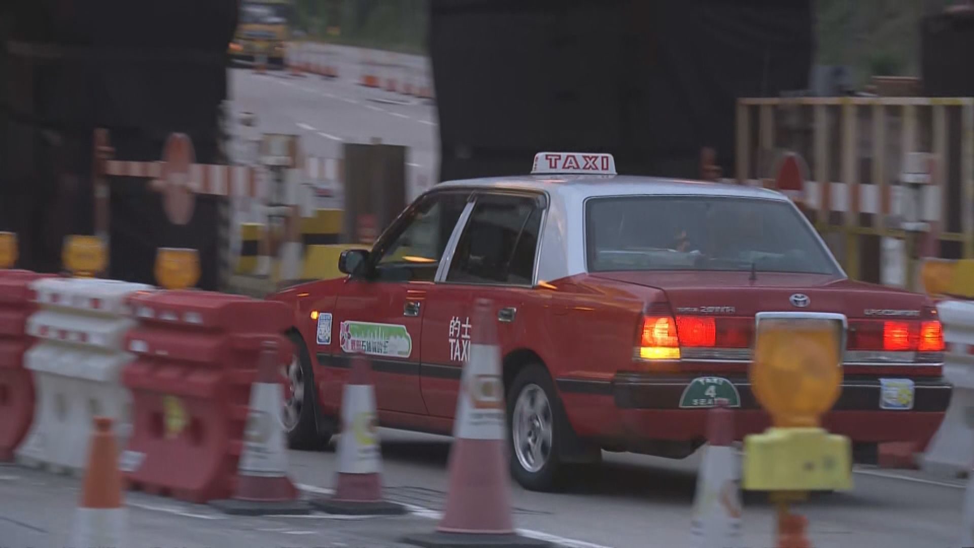 城隧實施易通行首日大致暢順 有的士司機稱仍有偵測問題