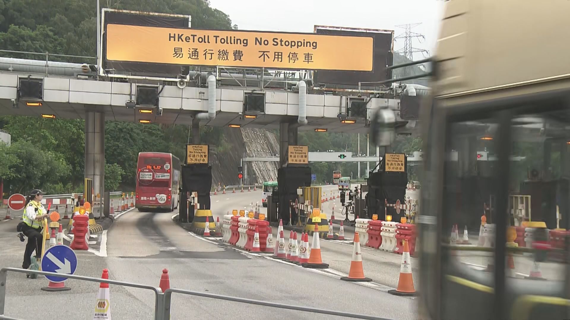 城隧實施易通行首日大致暢順 有的士司機稱仍有偵測問題
