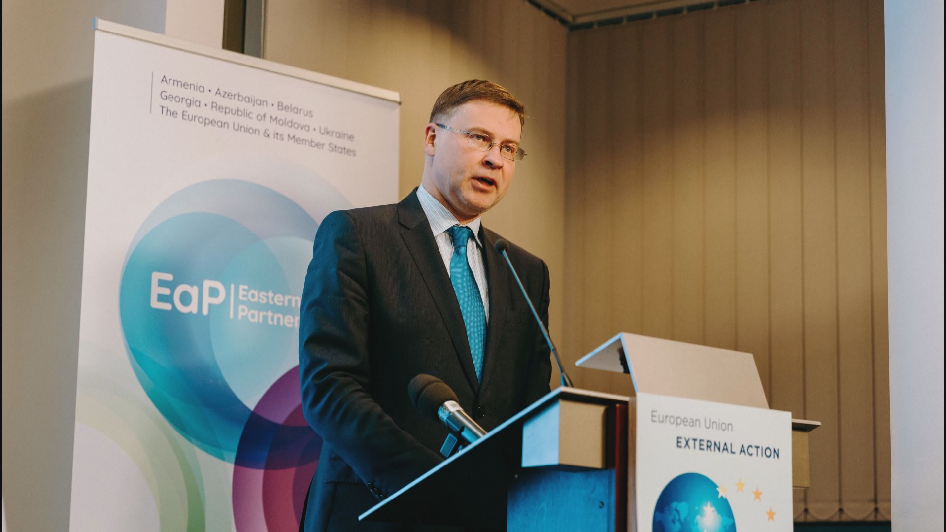 歐盟官員：歐盟已暫停批准中歐投資協定