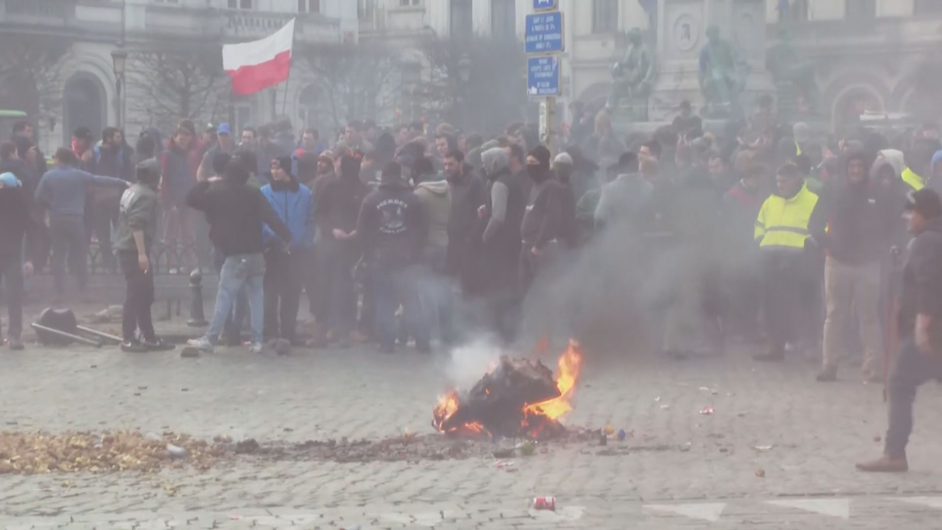 歐盟商討與南方共同市場簽貿易協議　歐洲農民場外激烈抗議