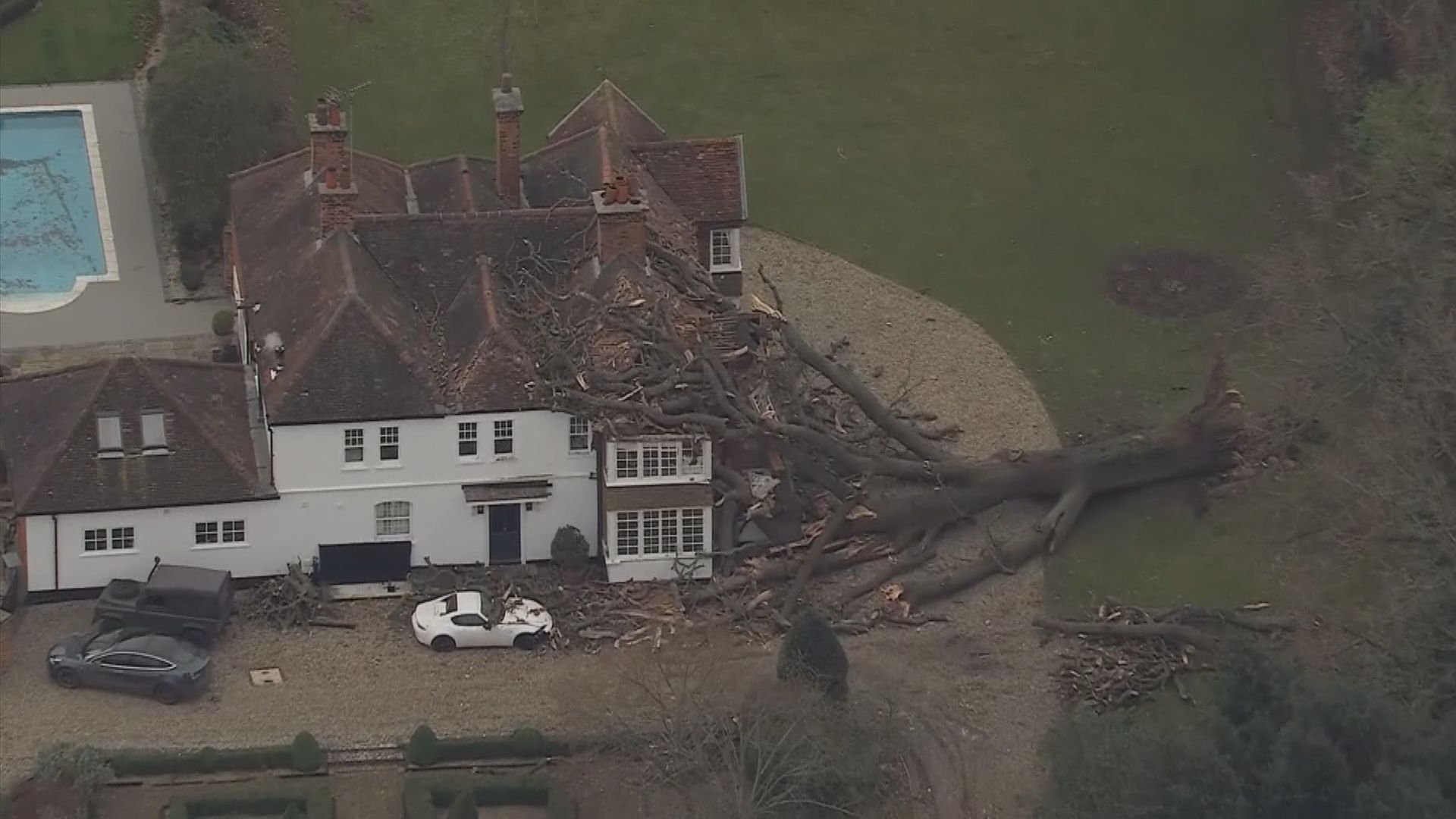 尤妮斯吹襲歐洲多國死亡人數增至十二人