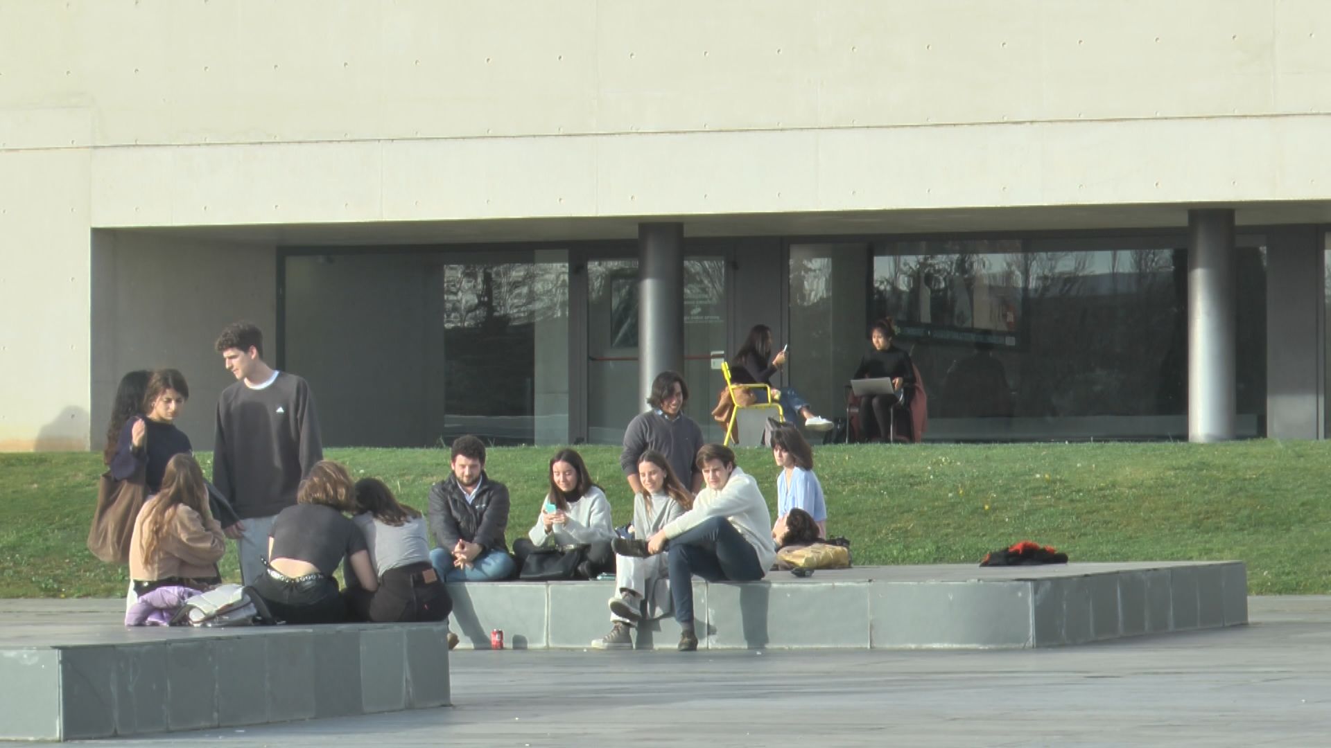 有留學生因歐洲疫情嚴重搶機票返港