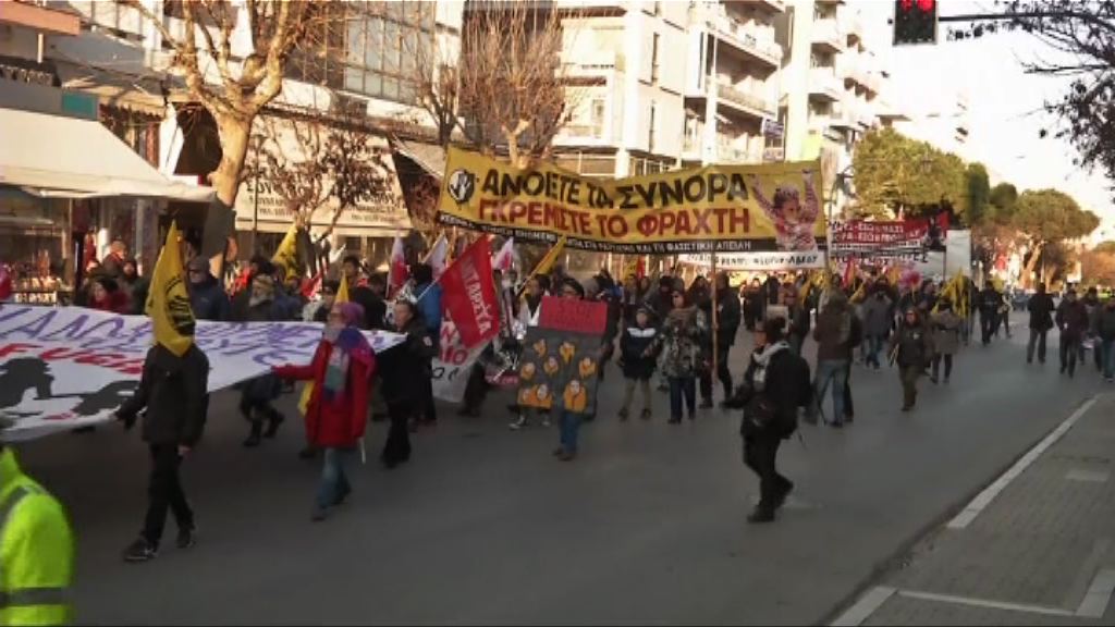 團體於希臘土耳其遊行促希臘開放邊境