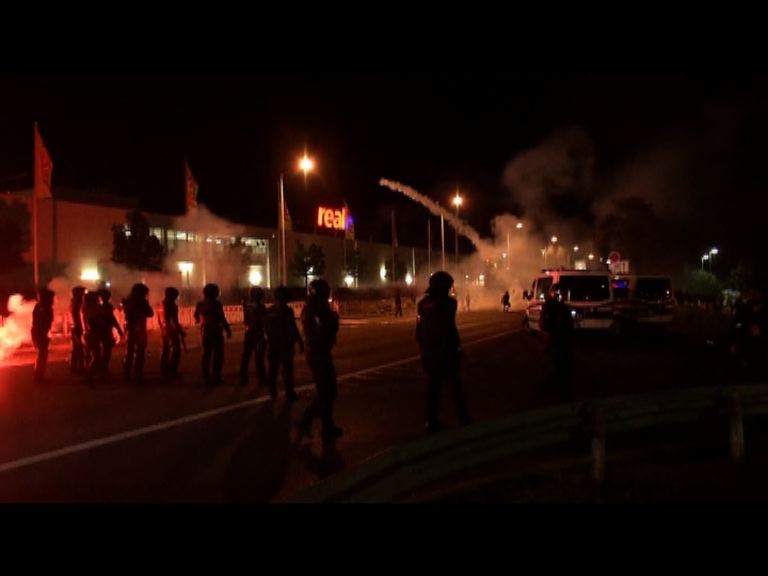 德國右翼反難民示威演變衝突