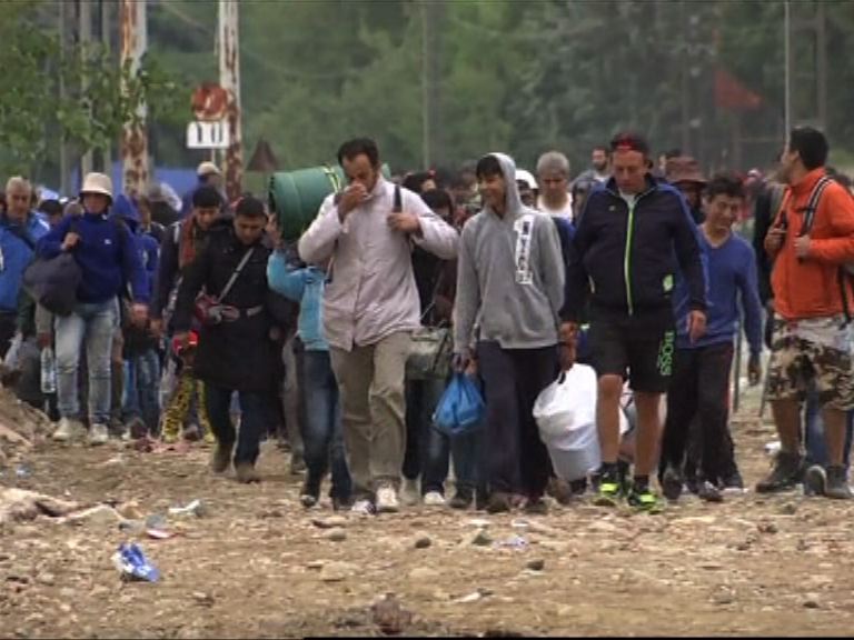 默克爾：讓難民真正融入德國