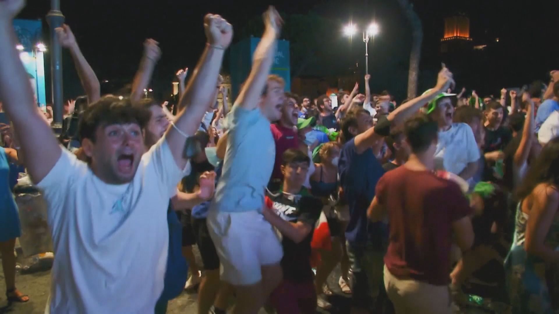 羅馬球迷興奮慶祝意大利奪歐國盃