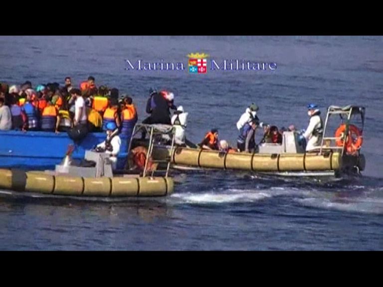 意海軍於偷渡船發現最少40具屍體