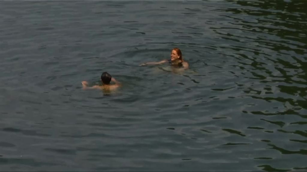 熱浪襲倫敦巴黎　民眾爭相消暑