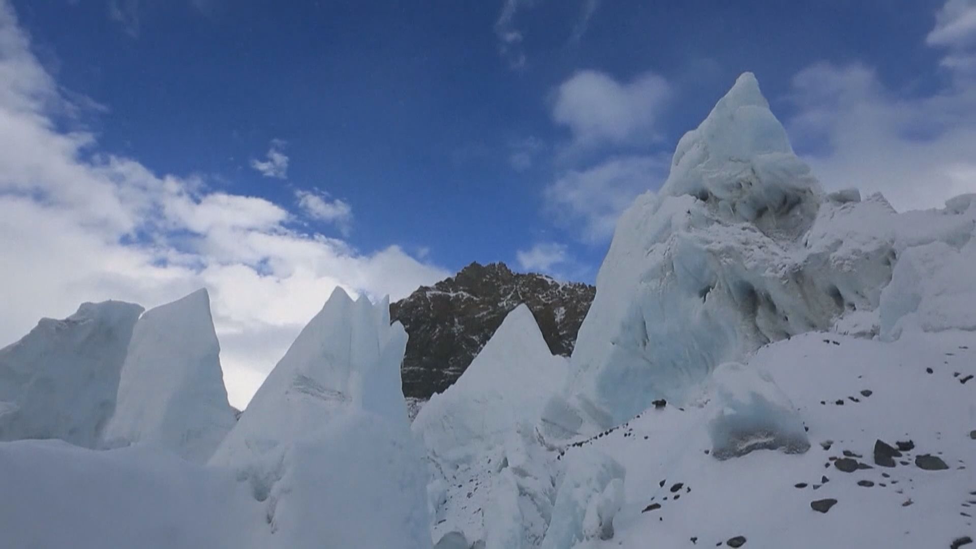 美國男子攀登珠穆朗瑪峰途中在營地喪生