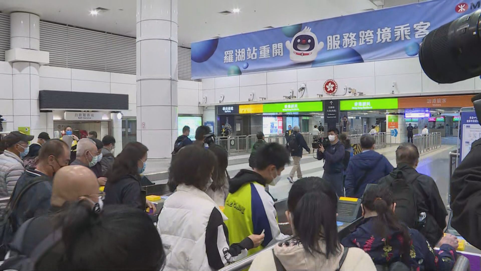 周一28萬人次出入境　陳國基︰與內地商討取消「黑碼」健康申報