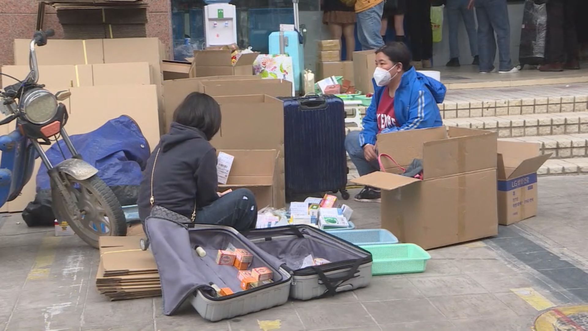 李家超正與藥廠商討　藥房賣某類藥物須加入自律性限制