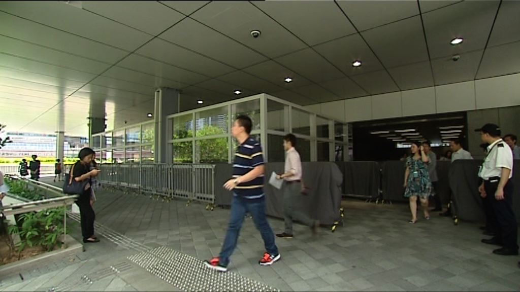 行會決定公務員額外加薪0.5個百分點