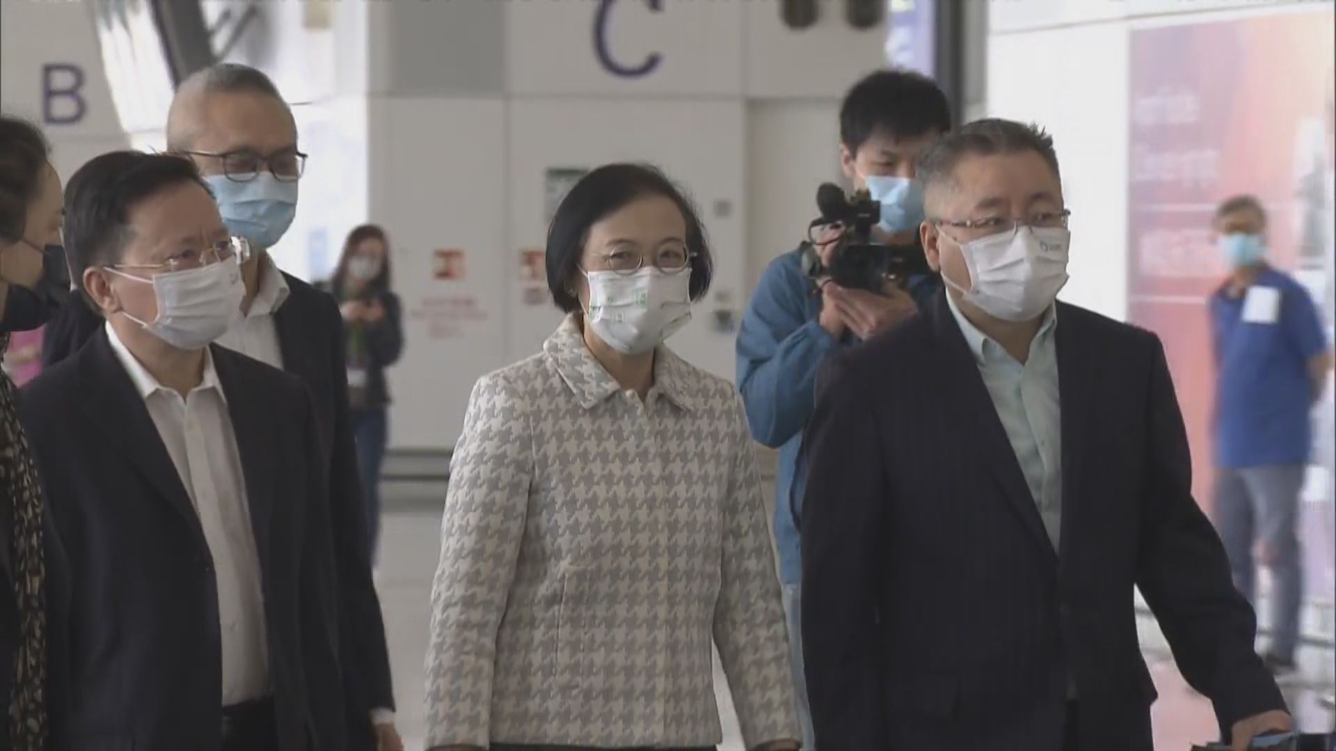 內地疫情防控專家早前到機場視察