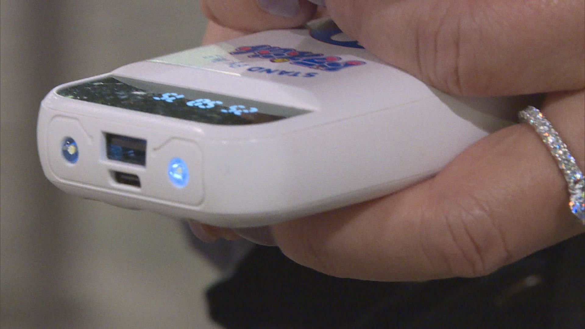 國泰限制充電寶上機｜空服員斥影響執勤　議員冀其他公司勿跟從