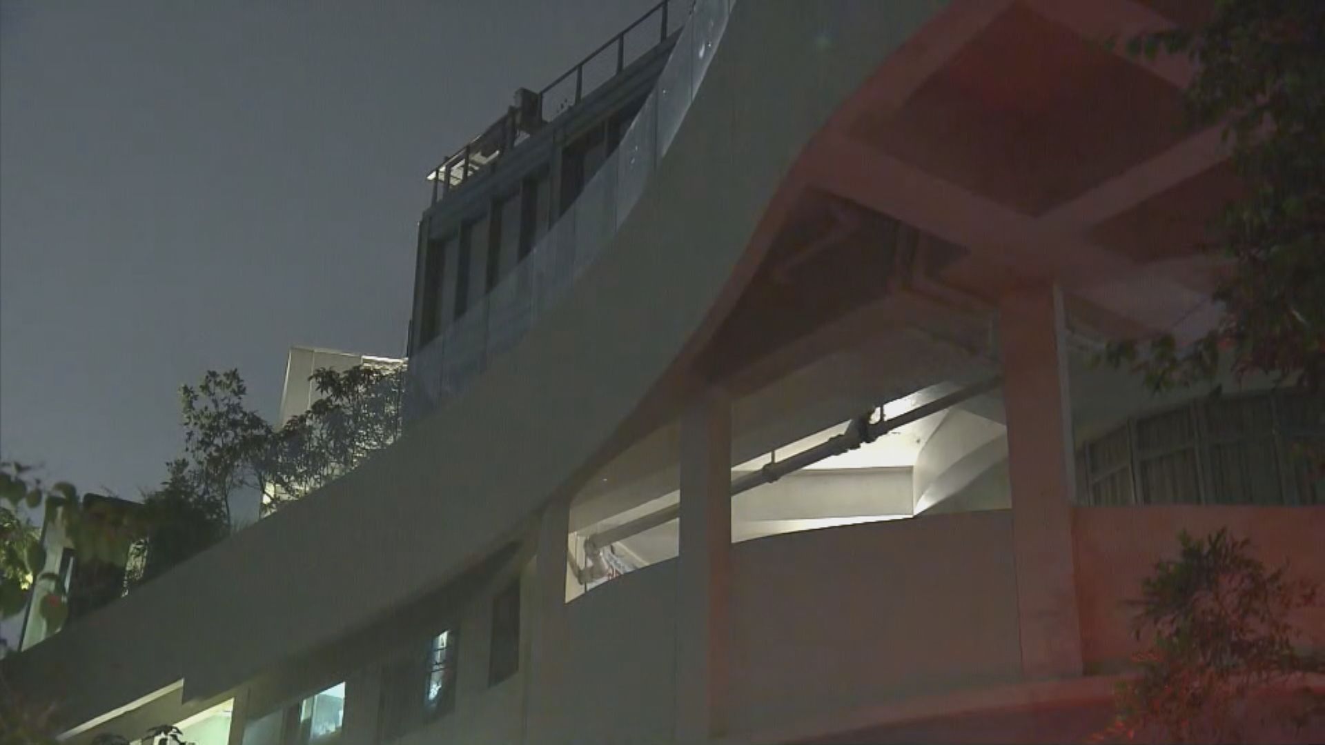 半山屋苑平台3人墮樓 其中一人昏迷