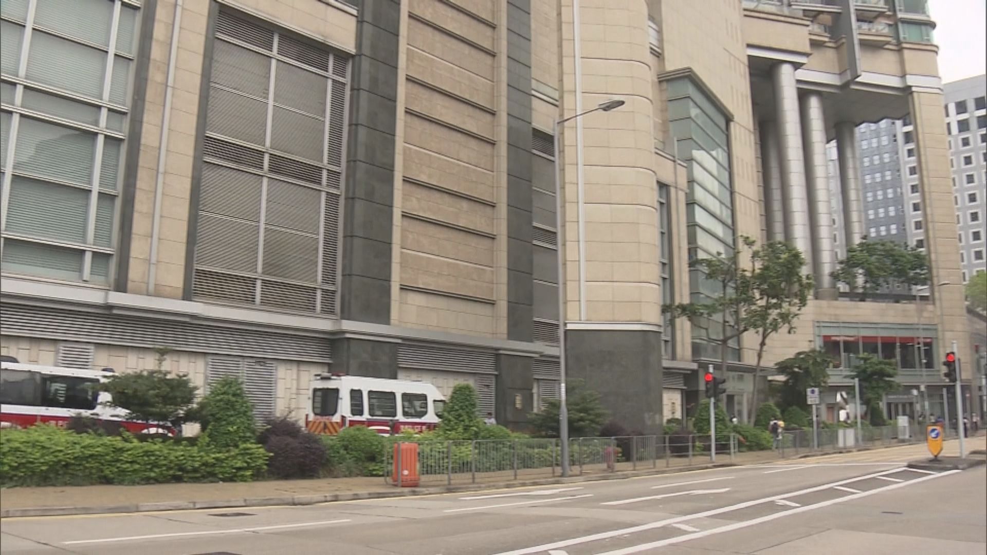 荔枝角曼克頓山外傭疑抹窗墮樓亡