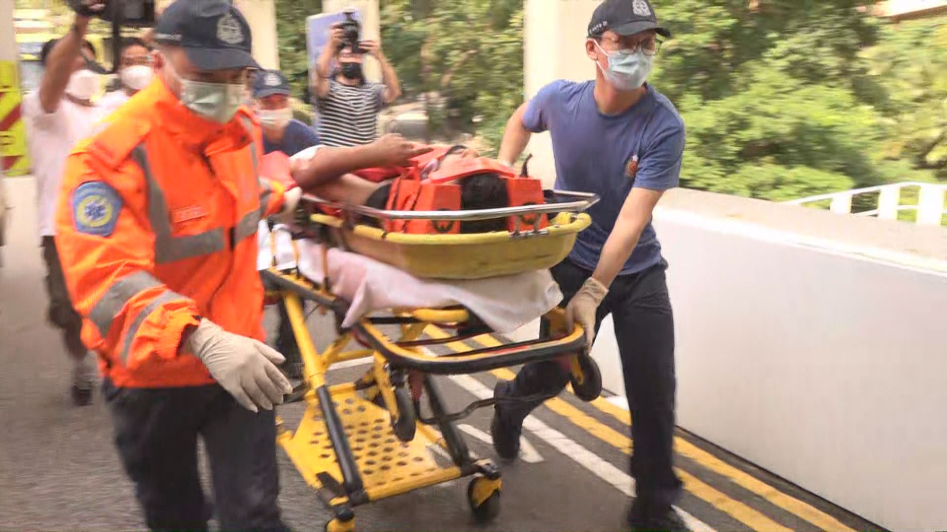 啟德一個地盤有工人由高處墮下受傷送院