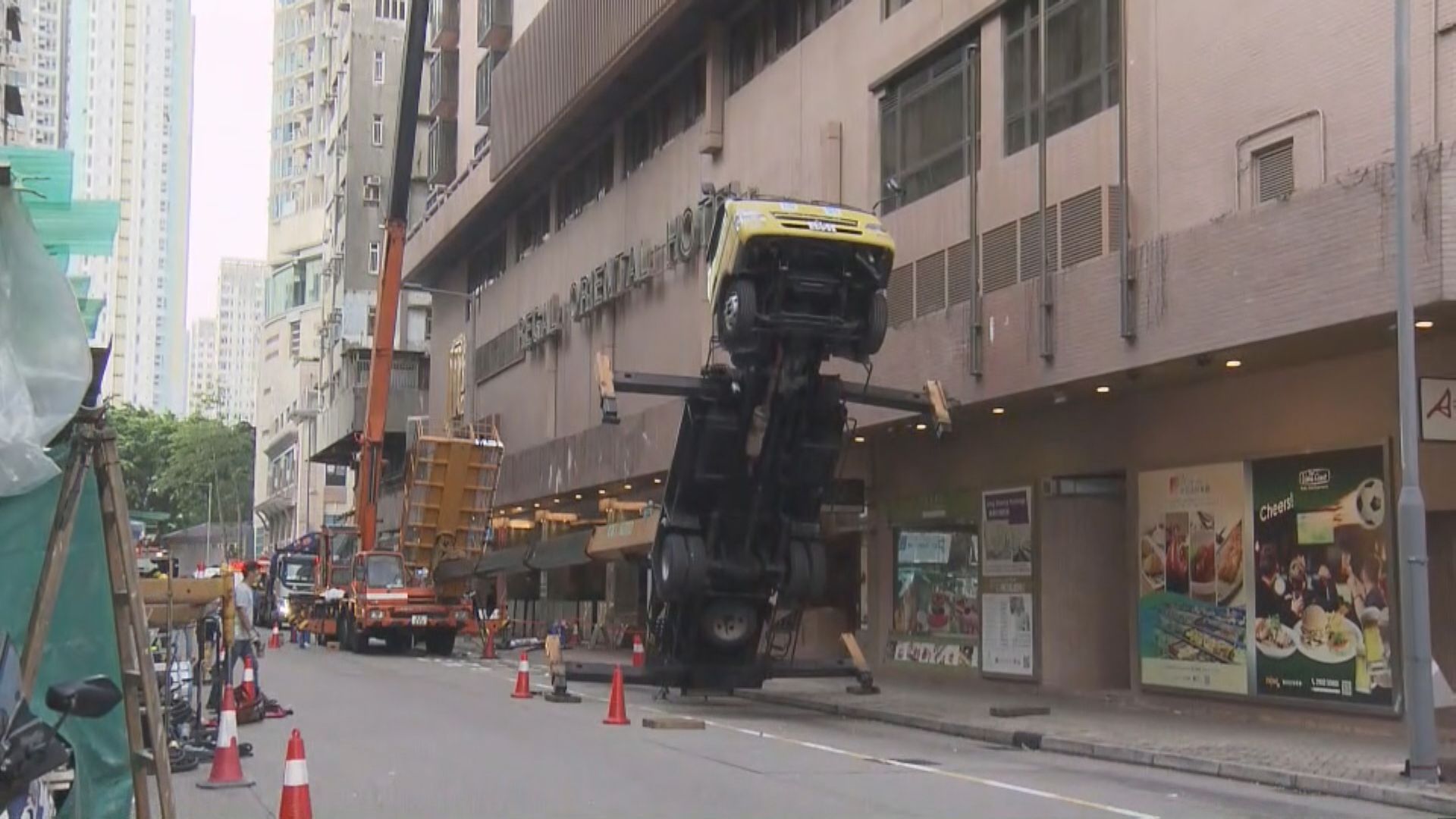 九龍城有拍攝場地的升降台倒塌 初步8傷、其中1人昏迷