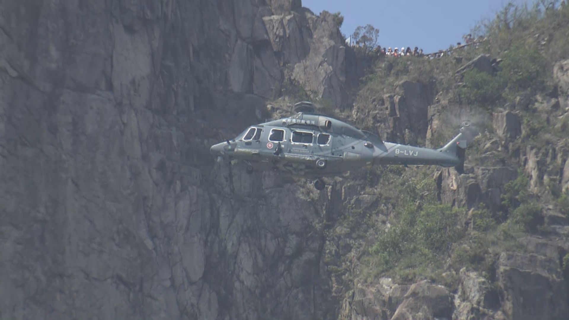 一名男子在獅子山攀石期間墮崖　由飛行服務隊救出