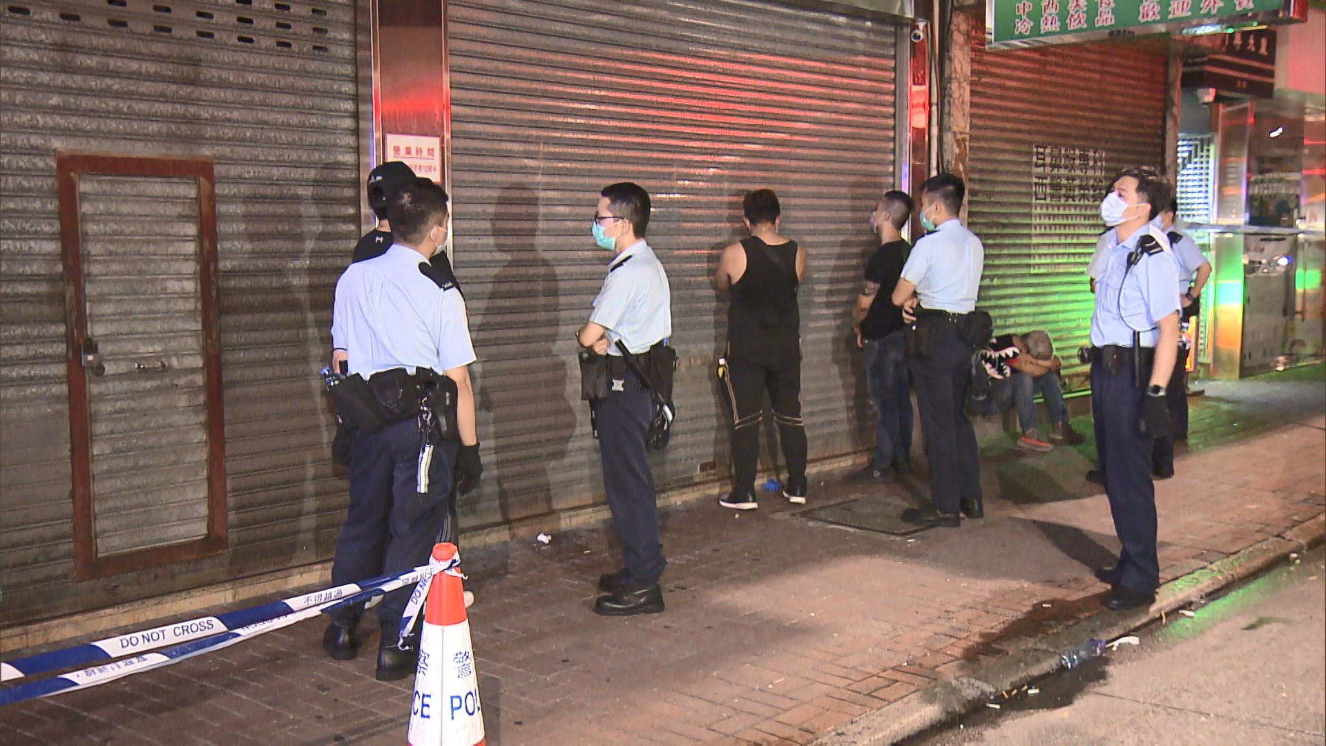 旺角男子墮樓傷　警拘六男女調查