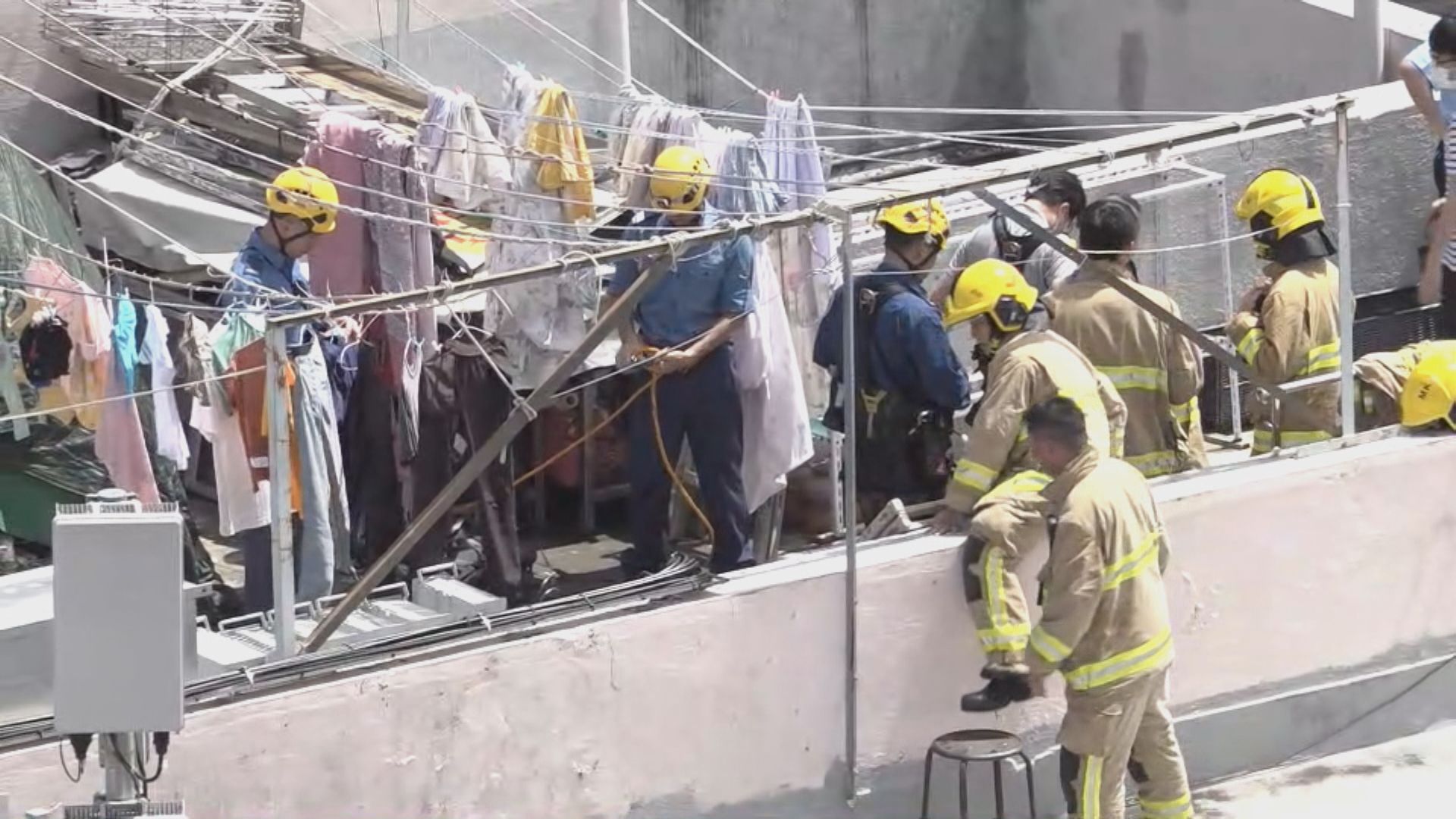 旺角寶安大廈再有外牆石屎剝落