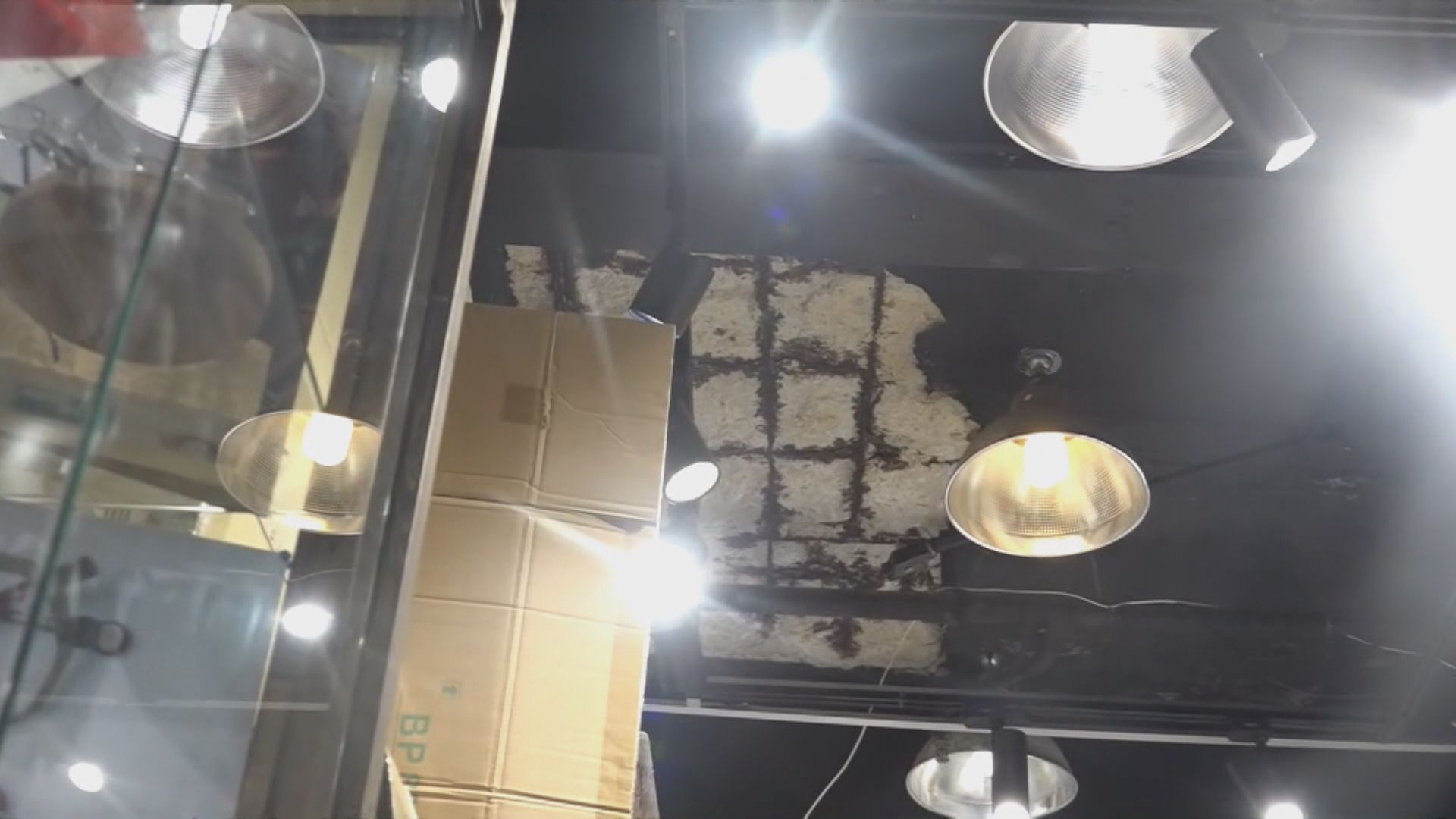 旺角眼鏡店天花石屎剝落一人受傷