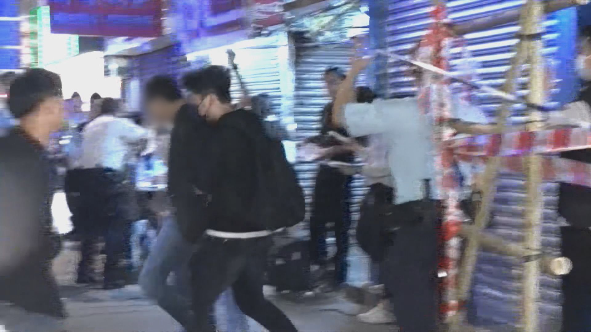 警方旺角破毒窟5人墮樓傷