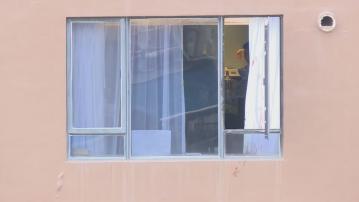 荃灣倫常慘案｜男子酒店墮樓亡　據悉妻子及兩兒倒斃酒店房