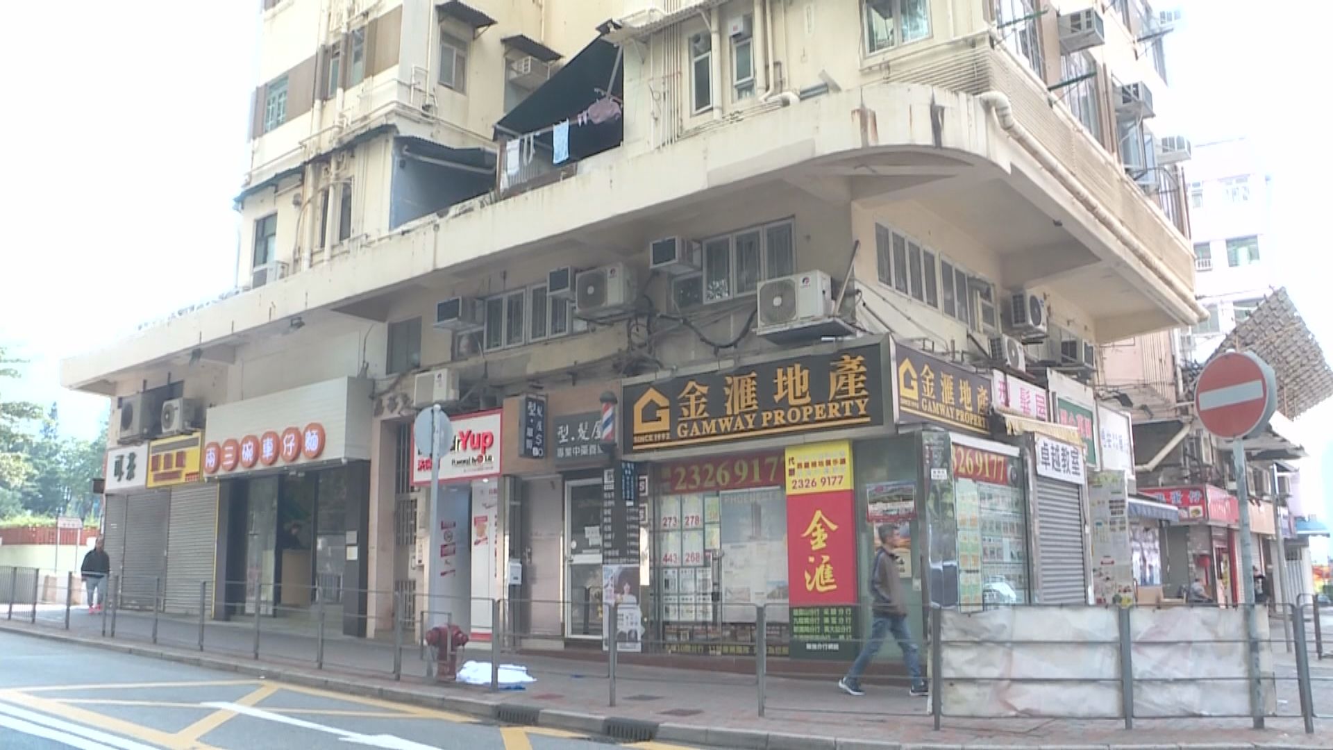 慈雲山老翁疑晾窗簾失足高處墮下亡