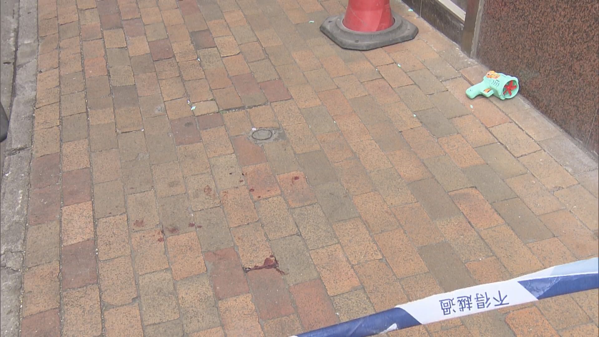 西環三歲男童一樓墮地受傷母親被捕