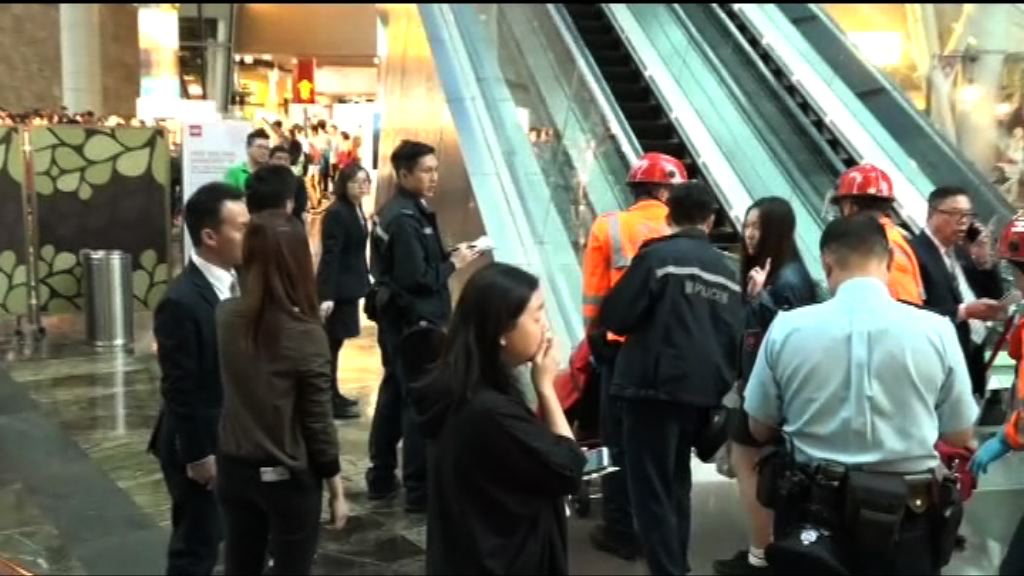 朗豪坊扶手電梯突然急停向後退