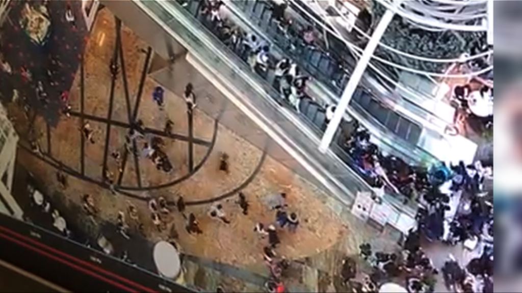 朗豪坊扶手電梯急停事故　多人失足跌倒