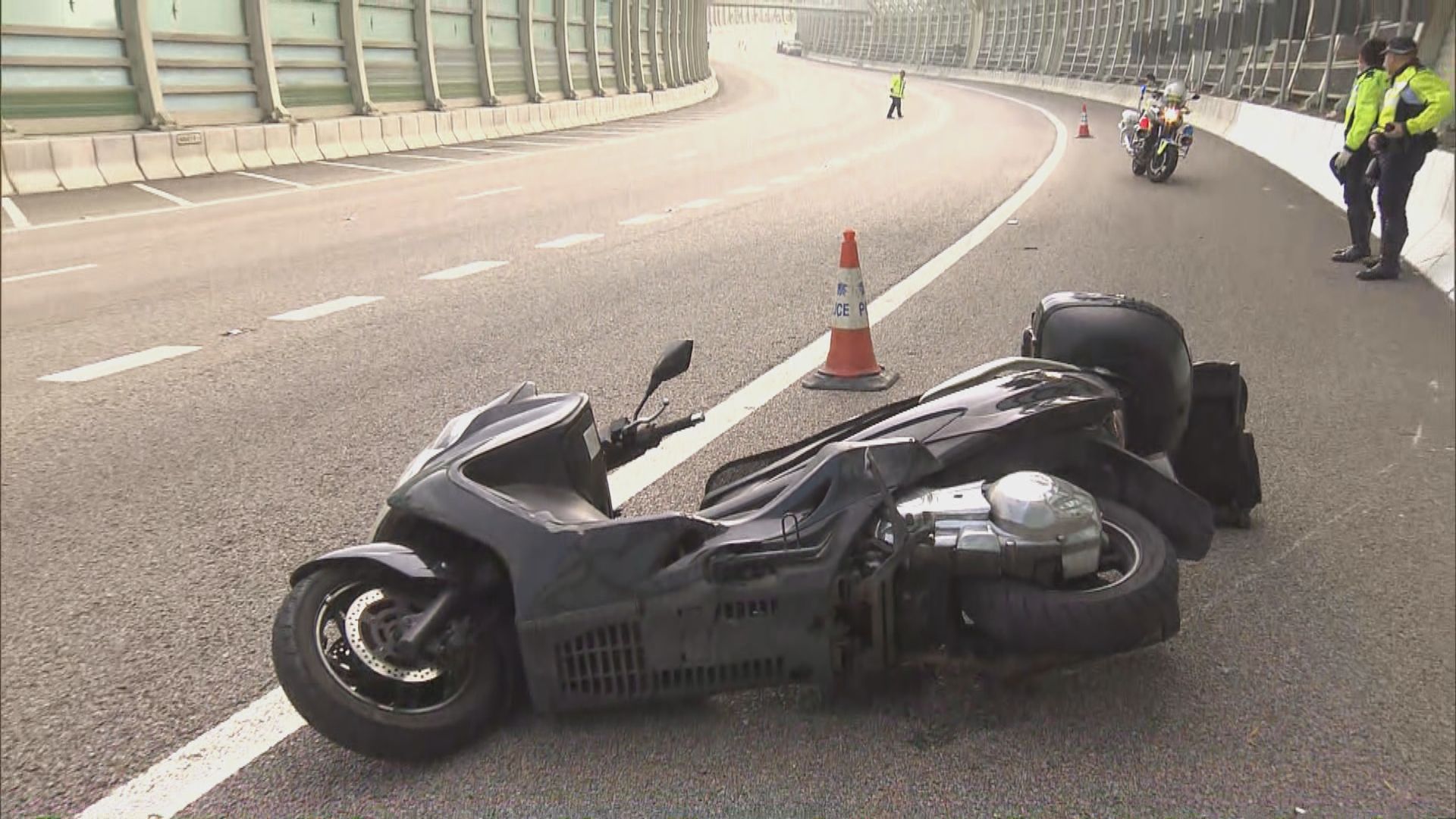 屯門公路致命車禍　電單車司機撞壆傷重不治
