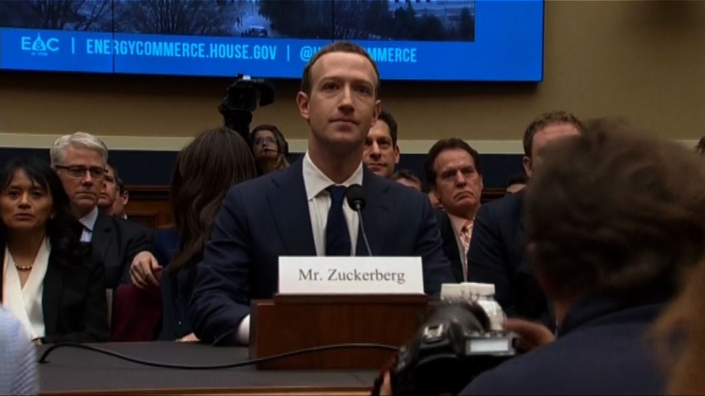 朱克伯格承認公司有收集非用戶資料