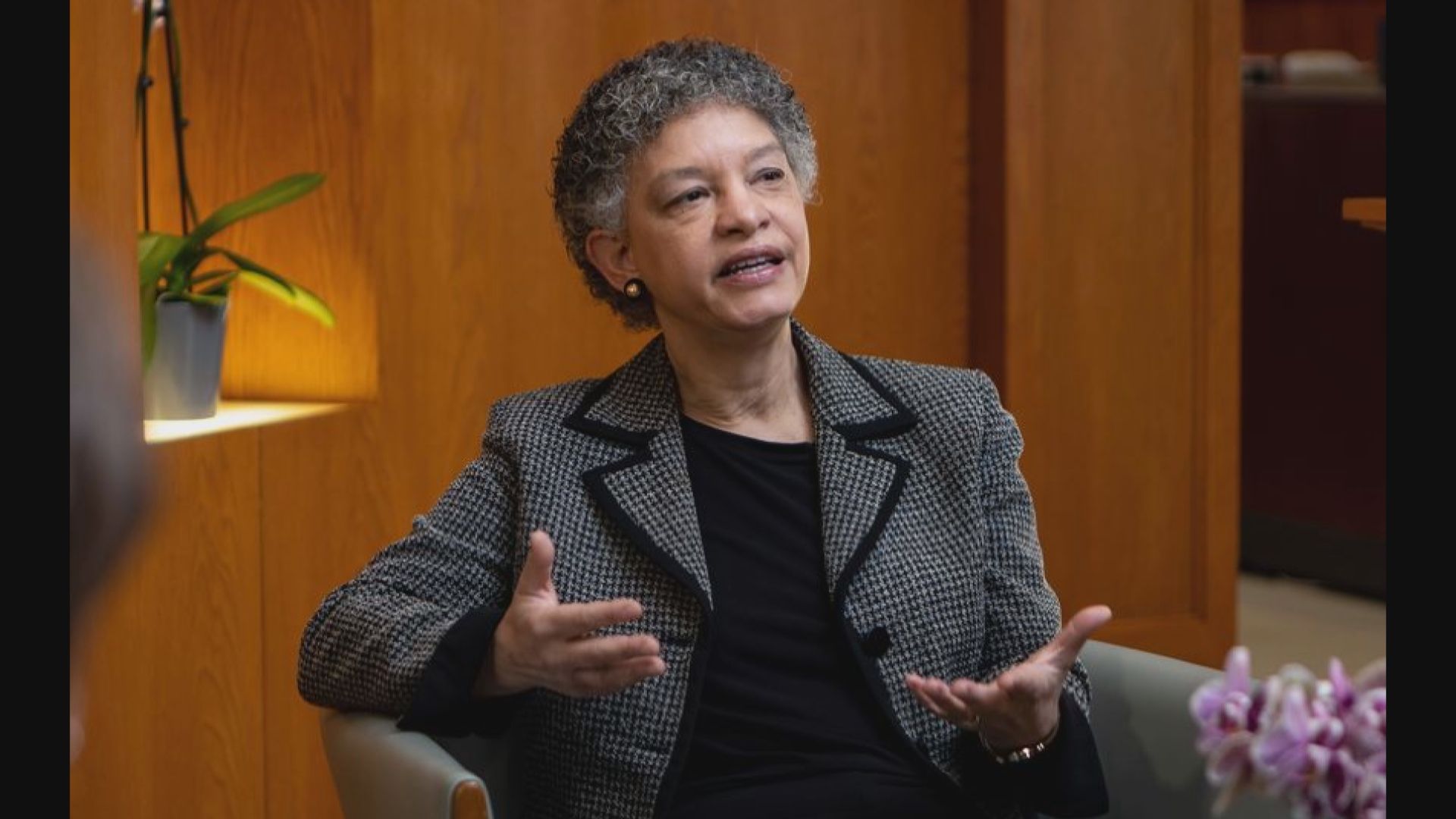 柯林斯：銀行業壓力令繼續加息壓力減輕