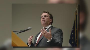 聯儲局第三號人物：當聯儲局有信心通脹正邁向目標才減息