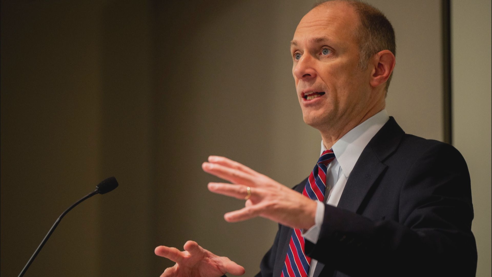 古爾斯比： 貿易政策不確定　短期內減息的門檻稍為提高