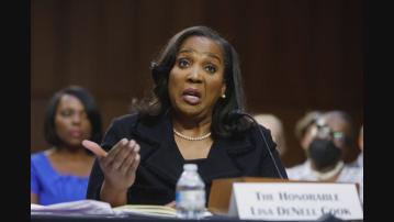 聯儲局理事庫克正式起訴特朗普解僱她