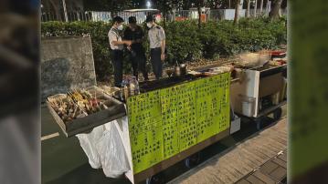 食環署在上水彩園路一帶打擊無牌熟食小販