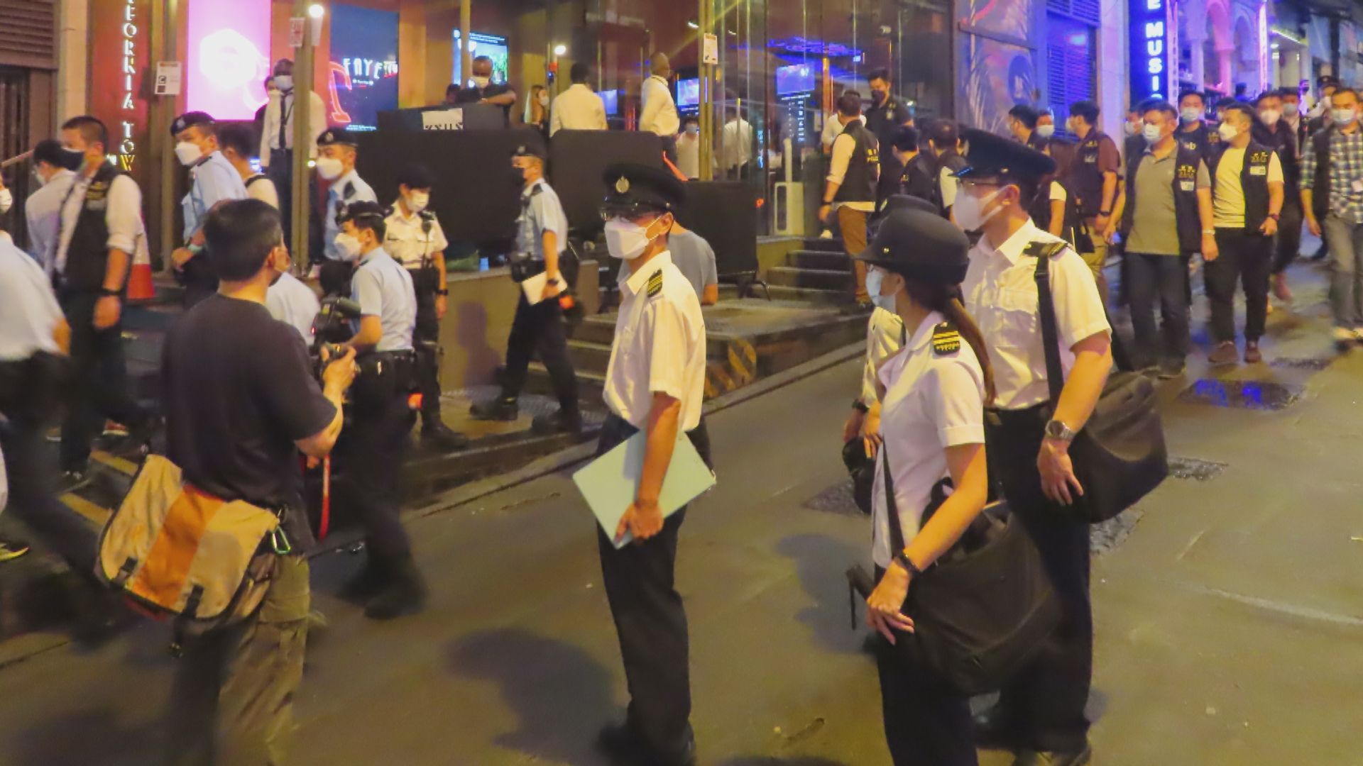 食環署巡查多區食肆酒吧　17處所違規署方展開檢控