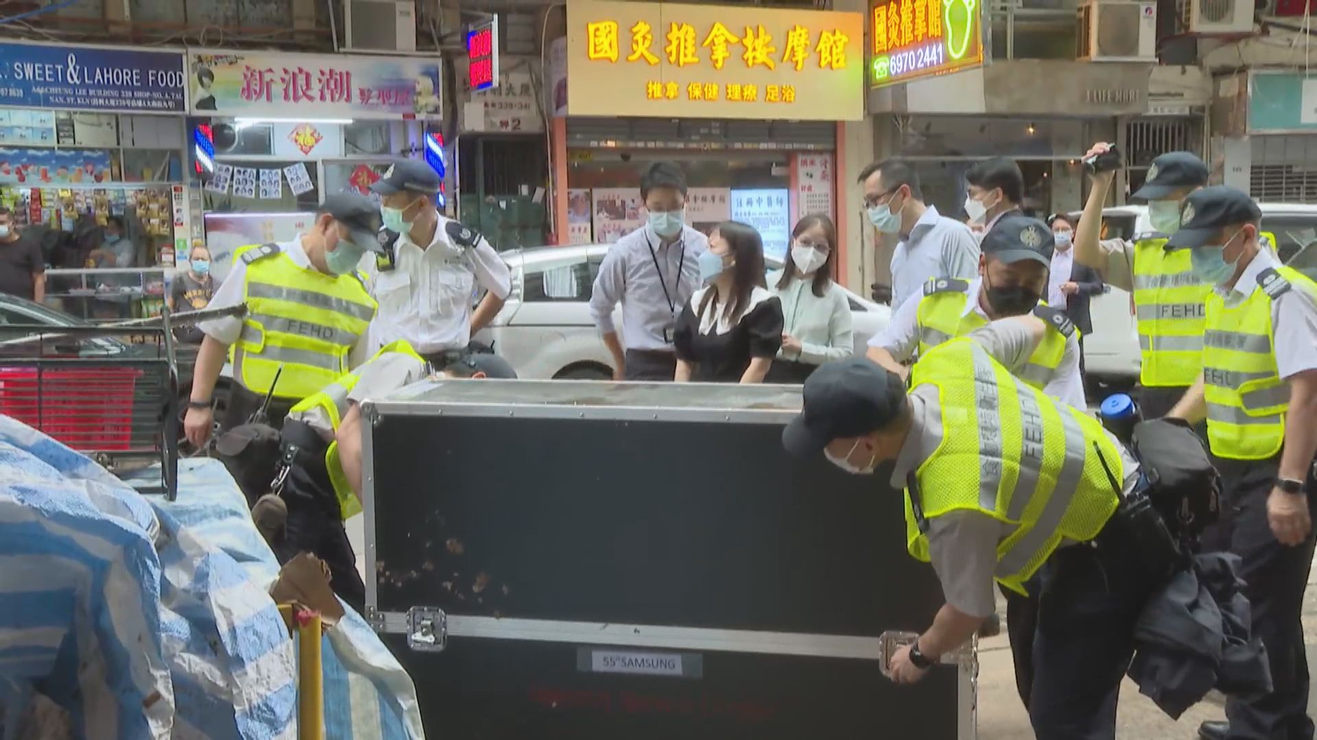 食環署聯同警方加強檢控店舖非法擴展營運範圍及阻塞通道