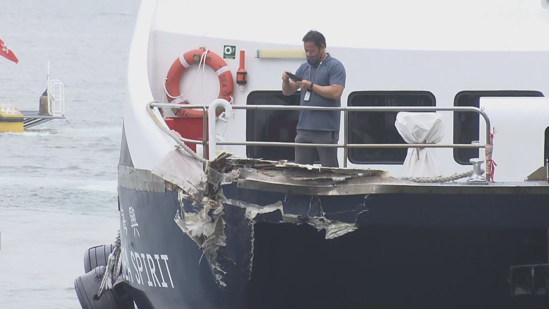 一艘由坪洲往中環渡輪疑撞石壆　至少七傷