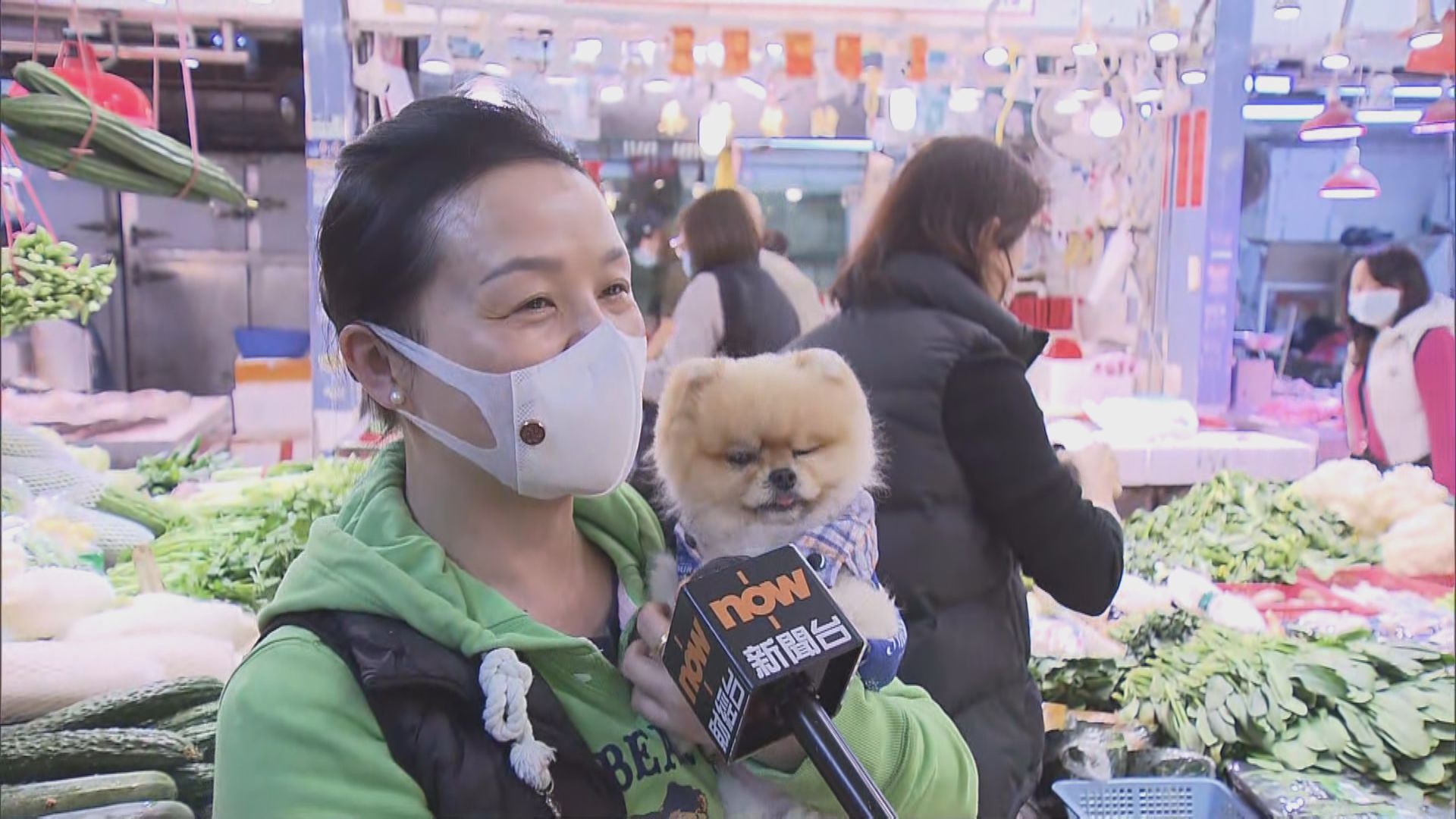 市民到街市買菜做冬