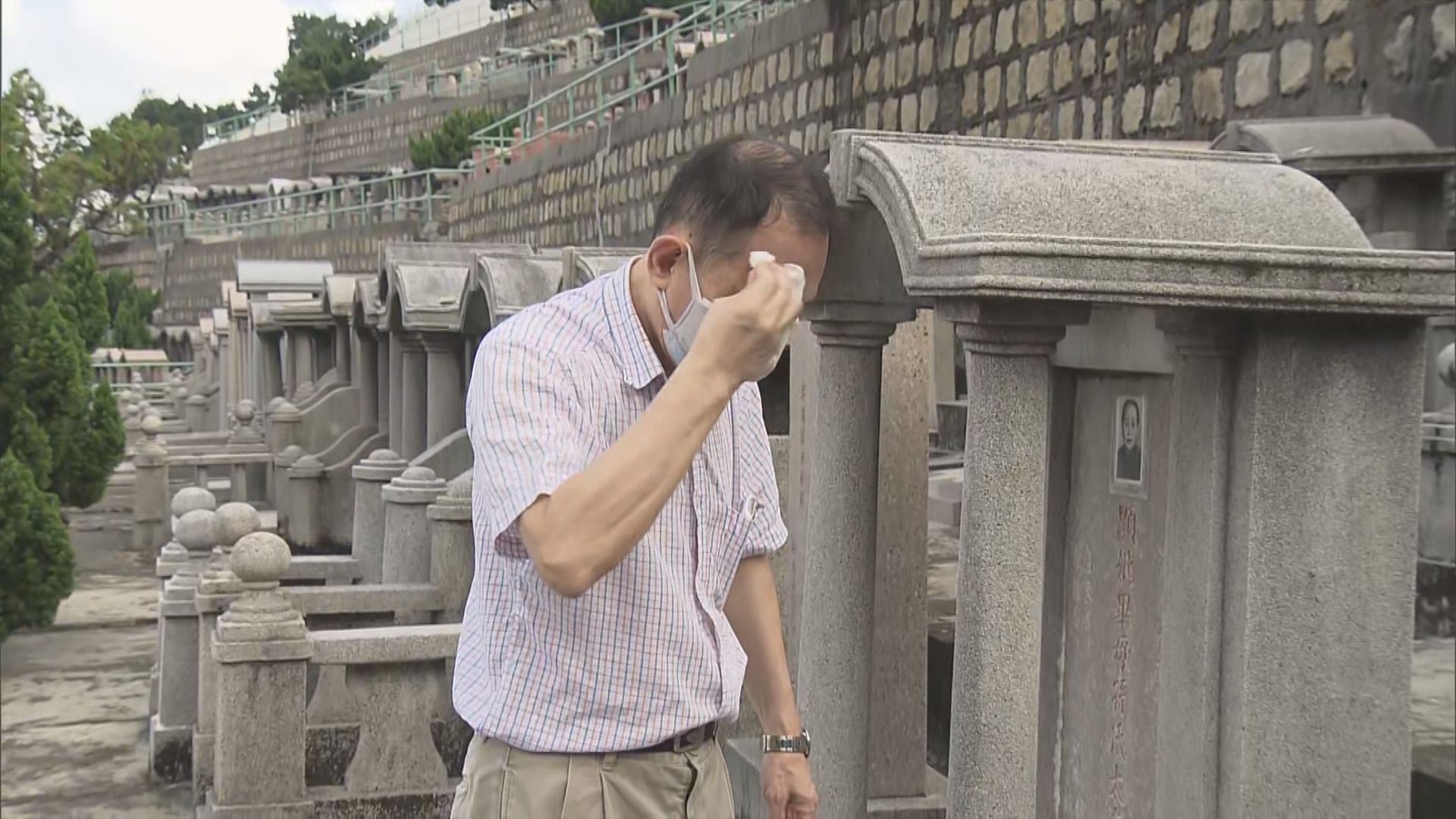 重陽節有市民掃墓　盼防疫措施慢慢鬆綁