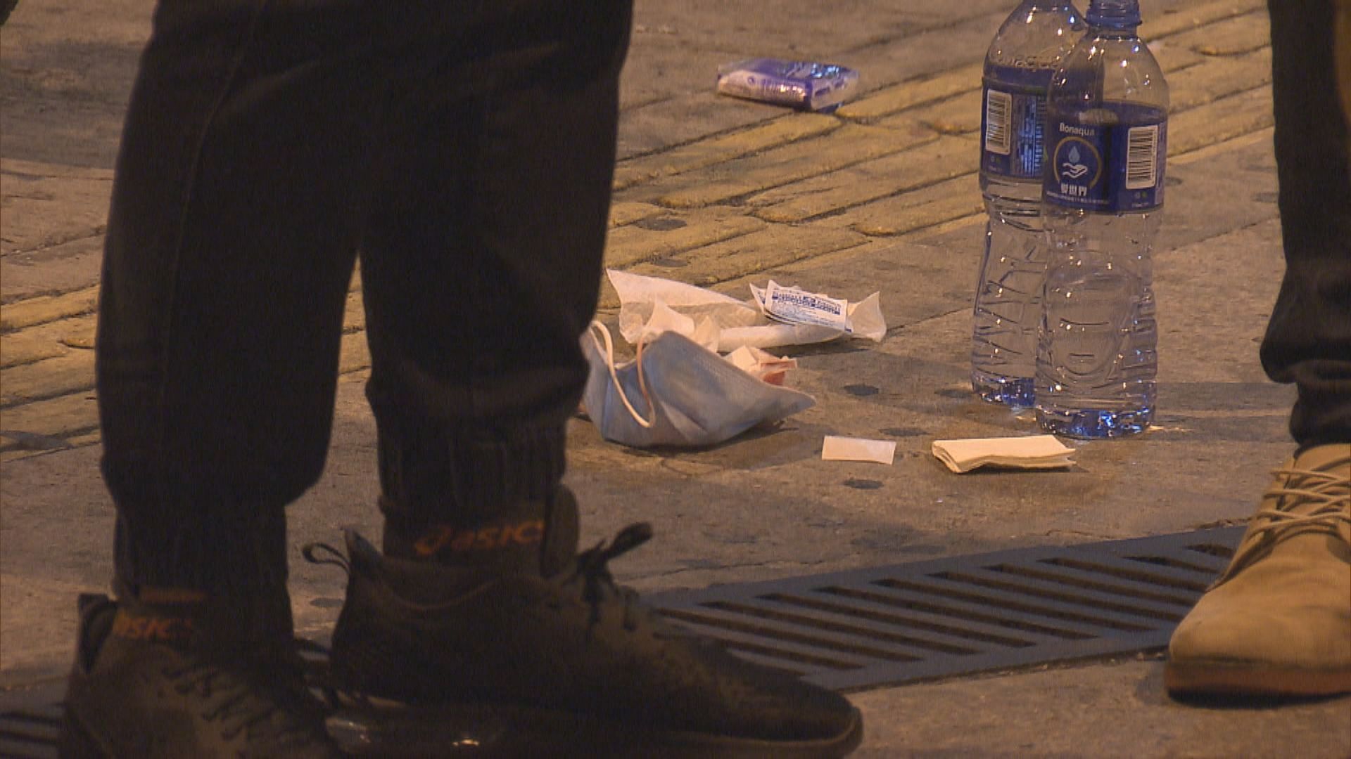 元朗西鐵站連儂牆四男兩女遇襲受傷