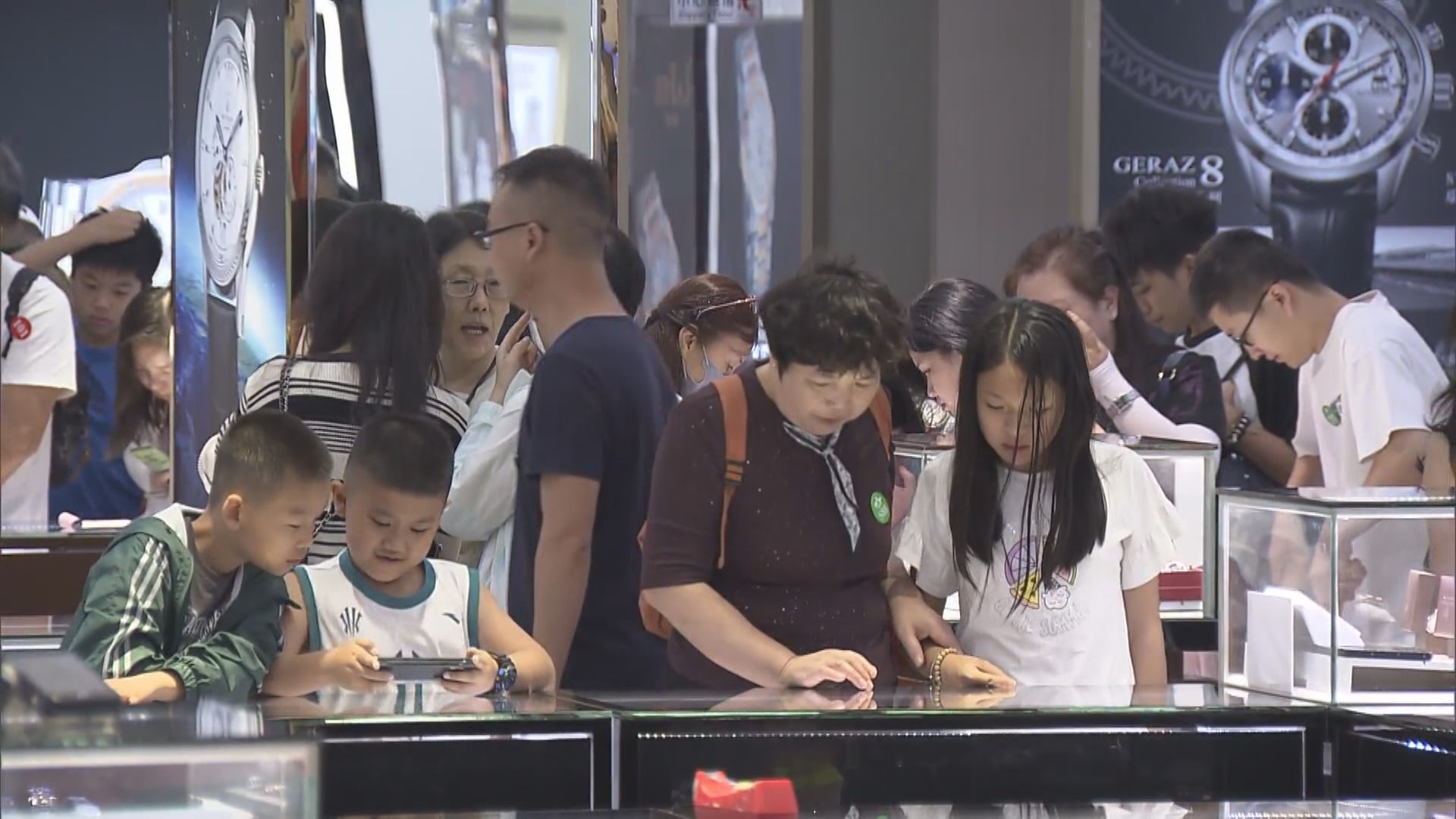 【國慶黃金周】首日逾23萬內地客訪港 酒店零售丁財旺