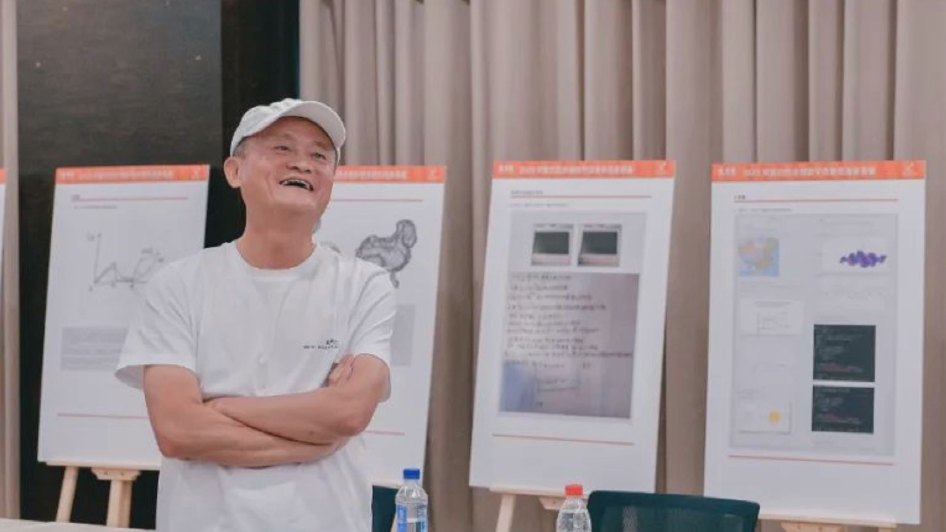 【進行線上交流】傳馬雲現身杭州睇阿里數學比賽