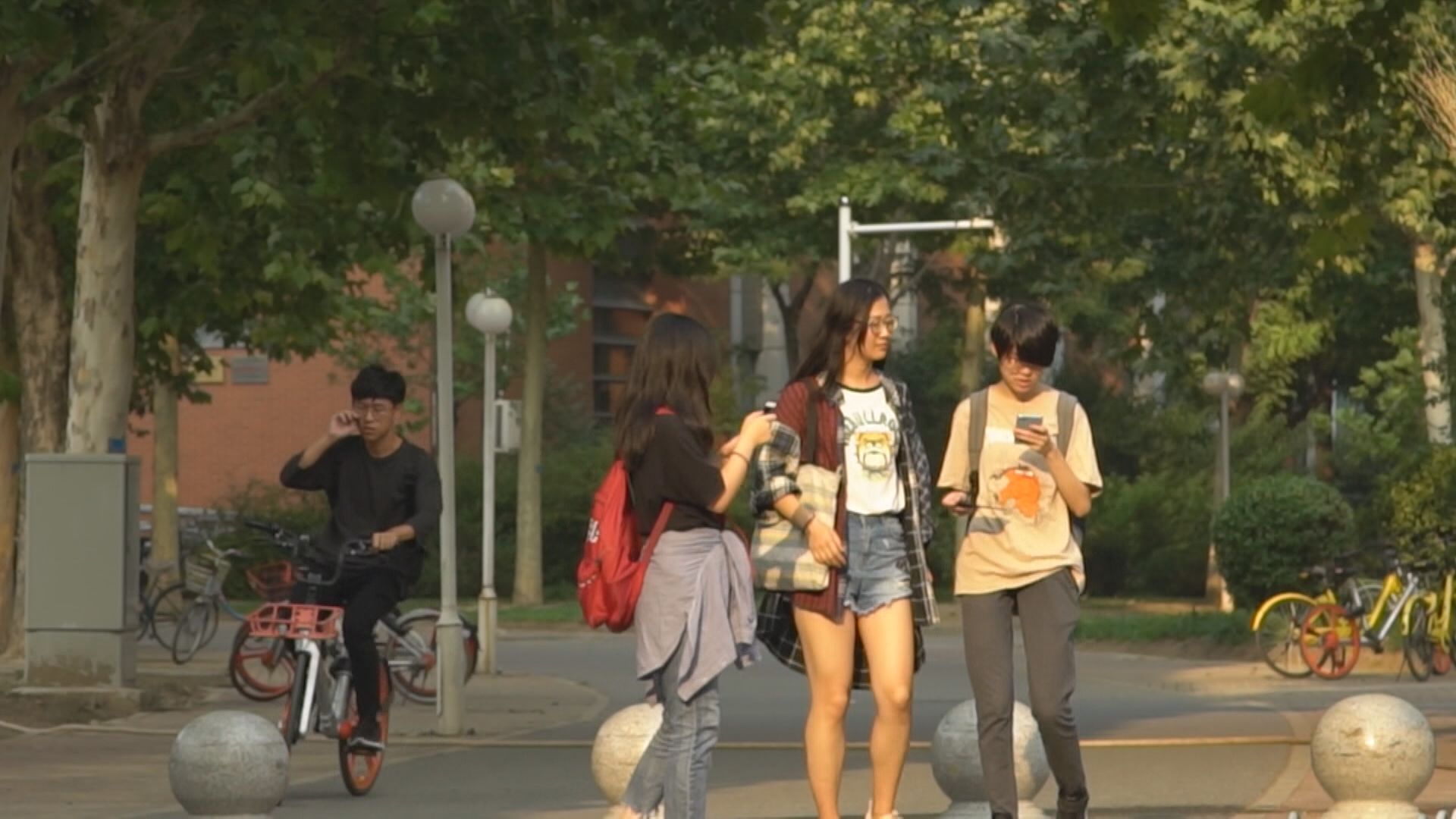 【防高考「出貓」】彭博:阿里、騰訊暫停部分AI工具功能